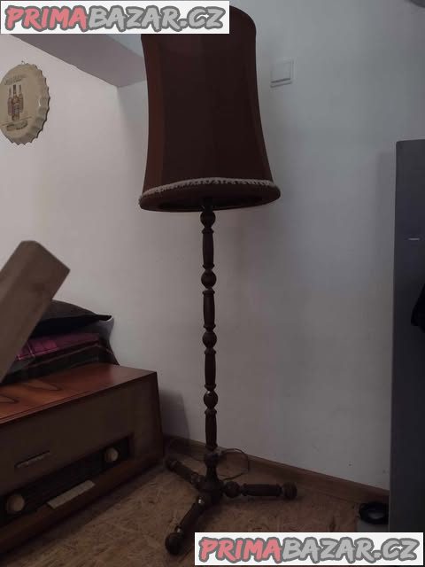 Funkční retro lampa stojící – fotografie 2