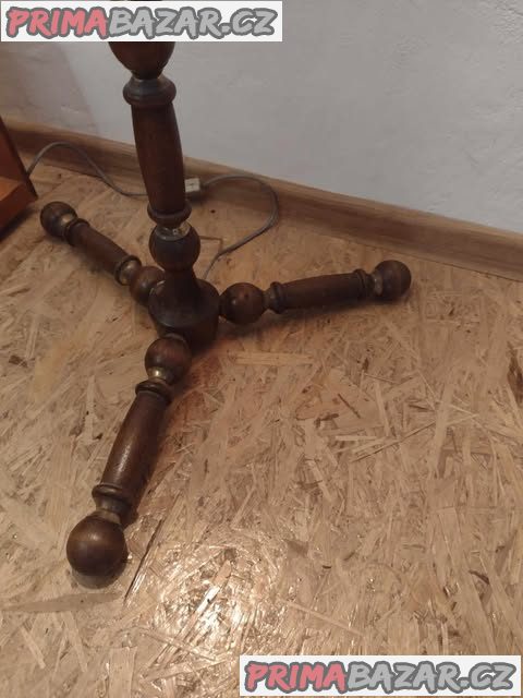 Funkční retro lampa stojící – fotografie 5