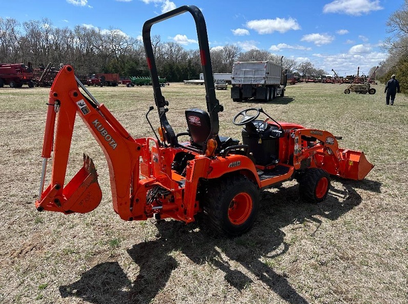 Traktor Kubota BX24D – nakladač a bagr, 3-bodový závěs, PTO – fotografie 4