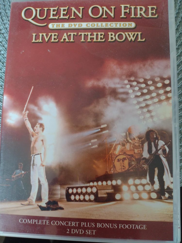 Dvoj DVD Queen - Queen on fire Koncert z Bowl – fotografie 1