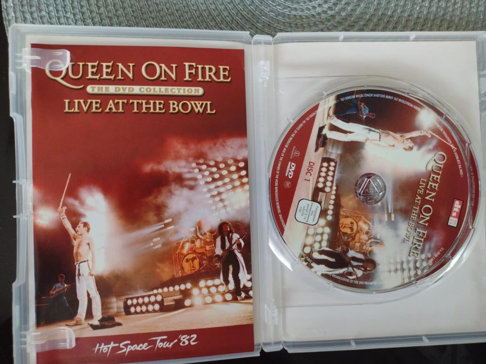 Dvoj DVD Queen - Queen on fire Koncert z Bowl – fotografie 2