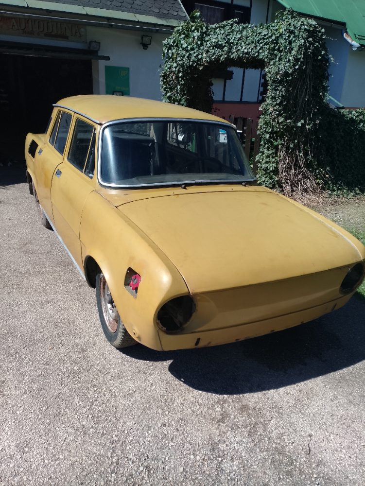 Škoda 100 karoserie – fotografie 1